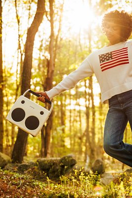 Andover_FreePlay_1 Andover Audio's Freeplay is a portable stereo hi-fi speaker