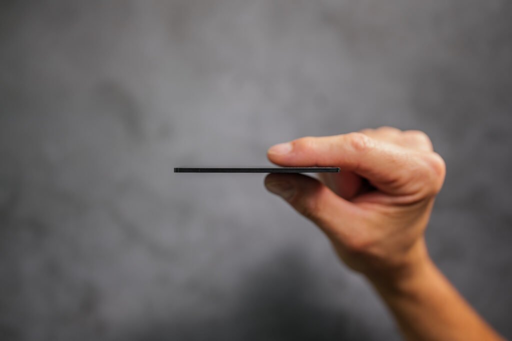 ROKFORM New Signal Card-sized tracker