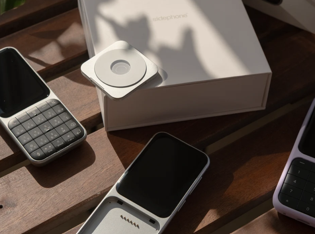 sidephone with box Sidephone minimalist smartphone modular kit